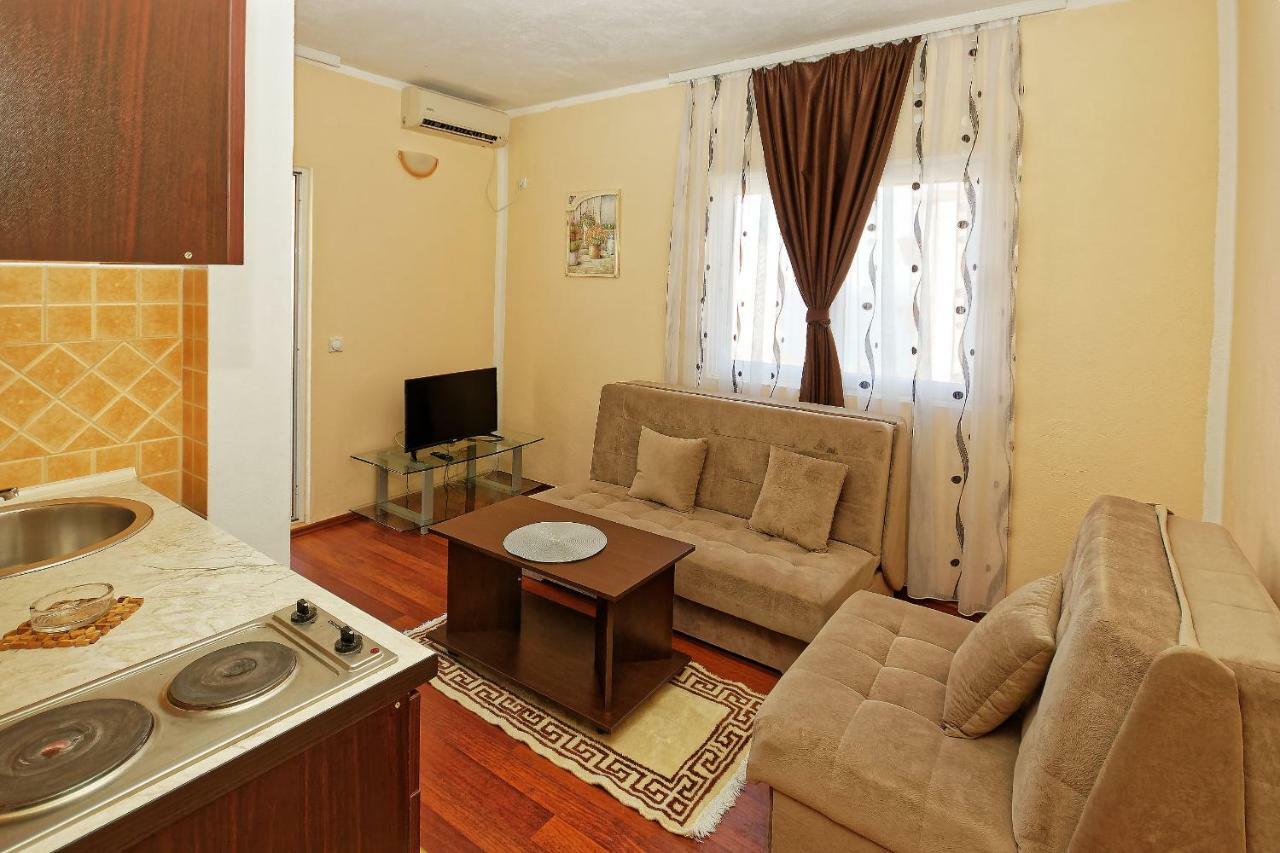 Apartments Ajla Utjeha Zewnętrze zdjęcie