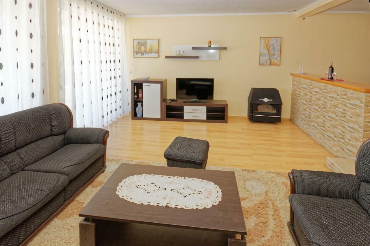 Apartments Ajla Utjeha Zewnętrze zdjęcie