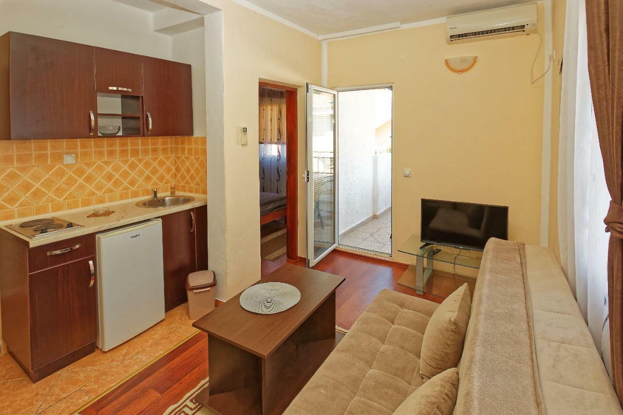 Apartments Ajla Utjeha Zewnętrze zdjęcie