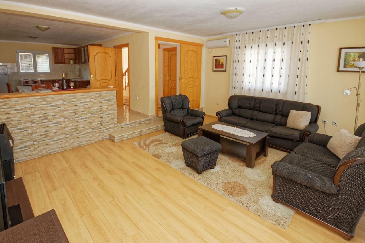 Apartments Ajla Utjeha Zewnętrze zdjęcie