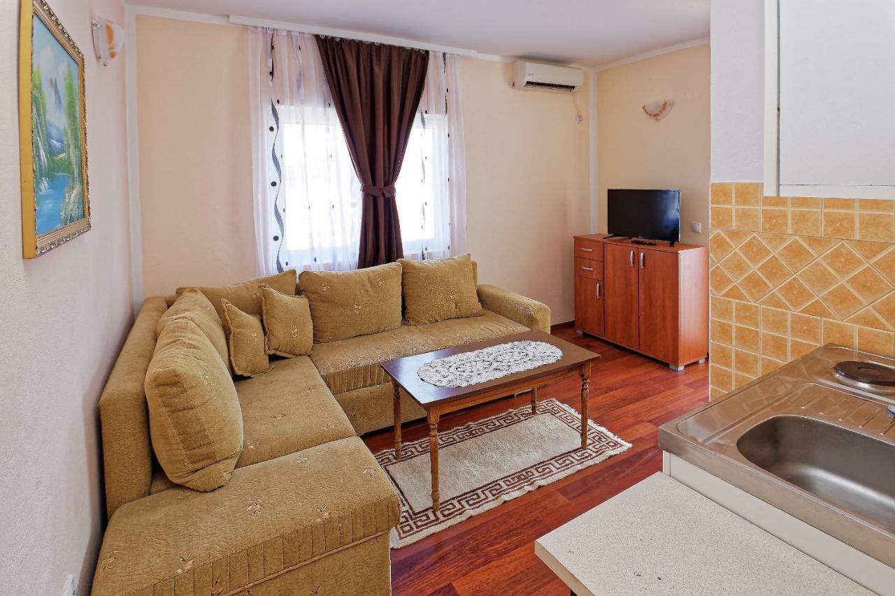 Apartments Ajla Utjeha Zewnętrze zdjęcie